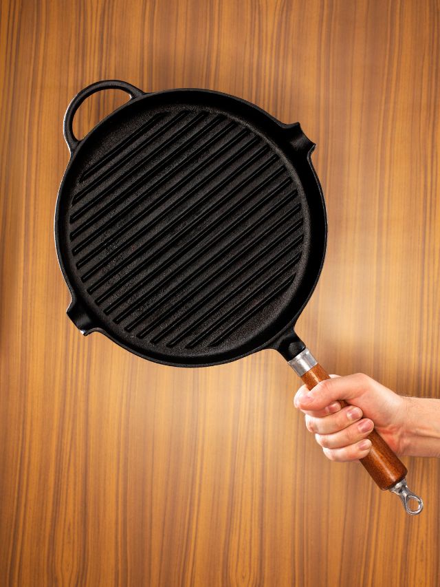 hand holding a grill pan