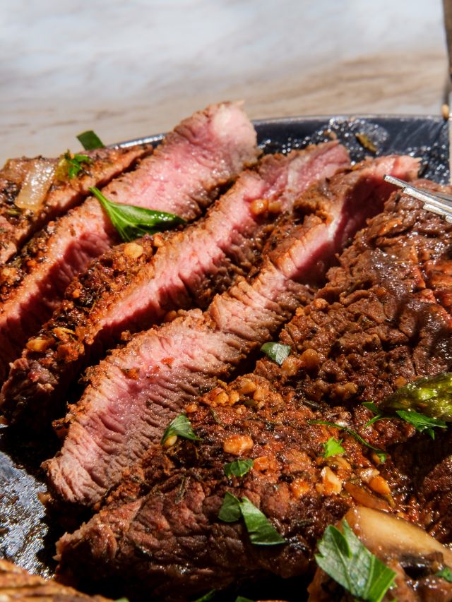 garnishes on top of slices meat