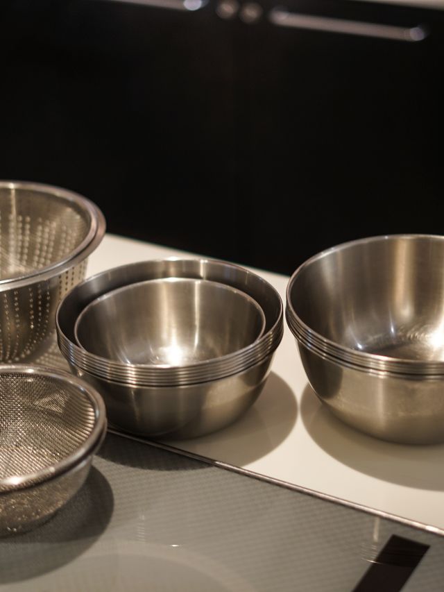 Can You Put A Metal Bowl In The Microwave: Stainless Steel