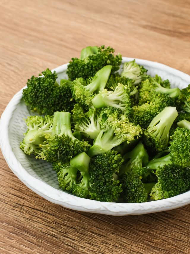 cooked broccoli in small bowl