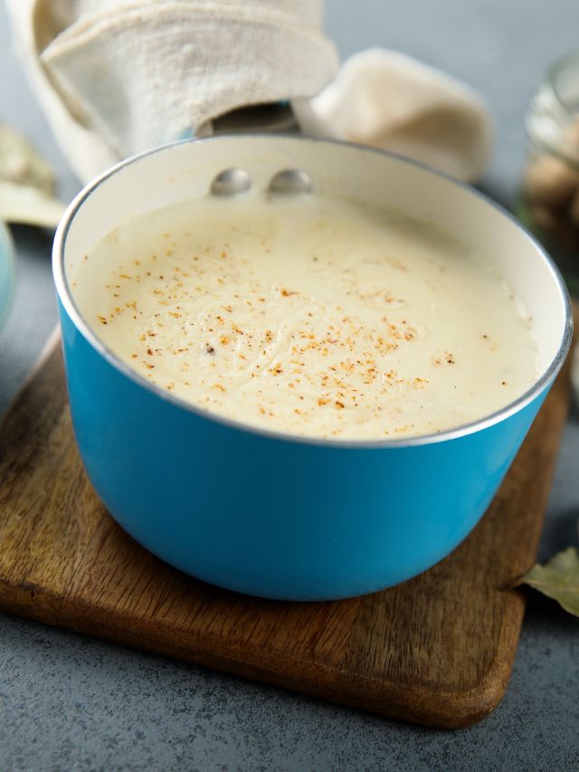 louisiana garlic butter sauce in blue pot