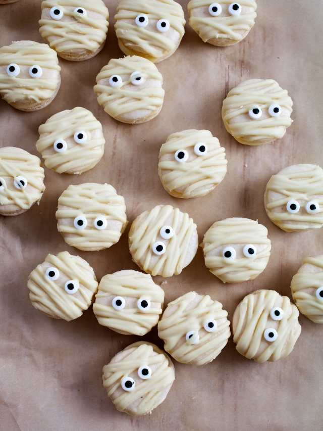 Mummy cookies with eyes on top.