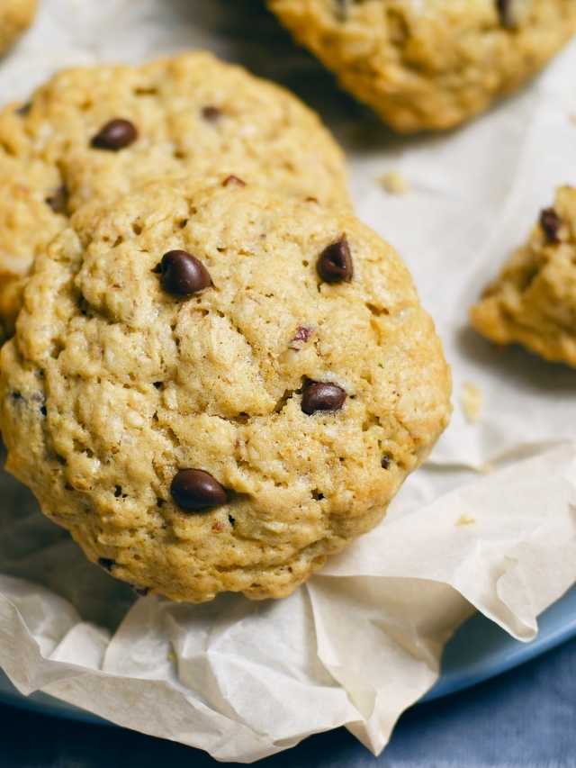 Chocolate chip oatmeal cookies on a blue plate.