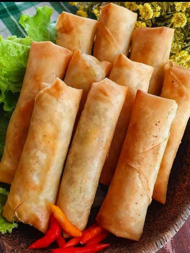 Vietnamese spring rolls on a plate.