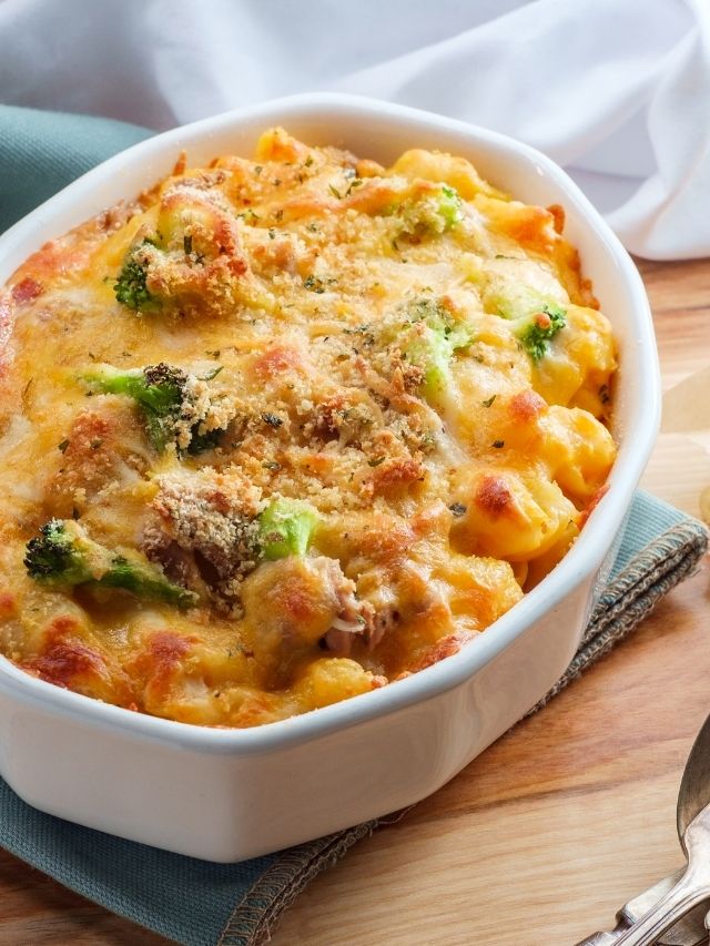 A delicious casserole dish featuring broccoli and cheese.