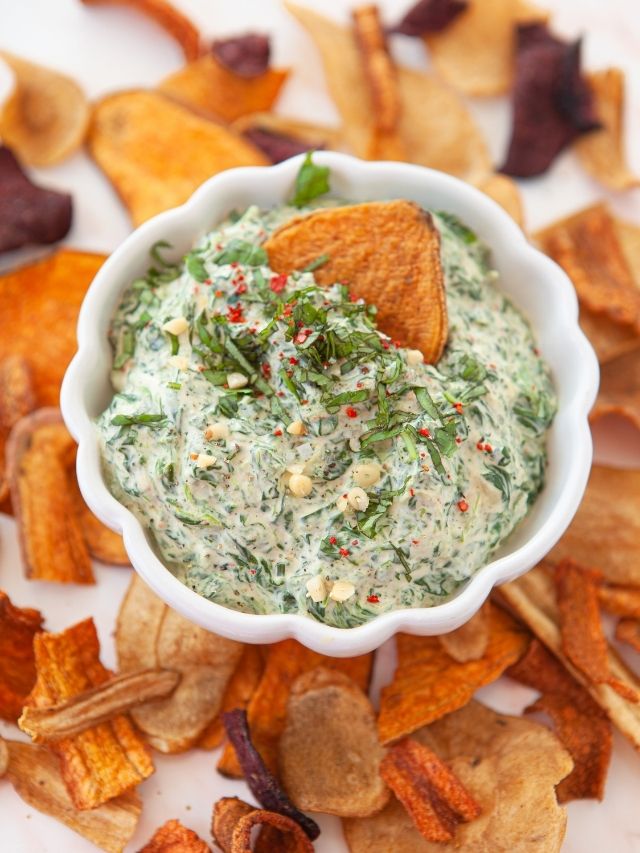 What to Serve With Spinach Dip: 25+ Best Side Dishes